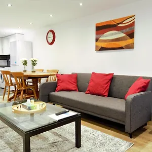 Stylish 2 Bedroom In The Heart Of Greenwich Apartment